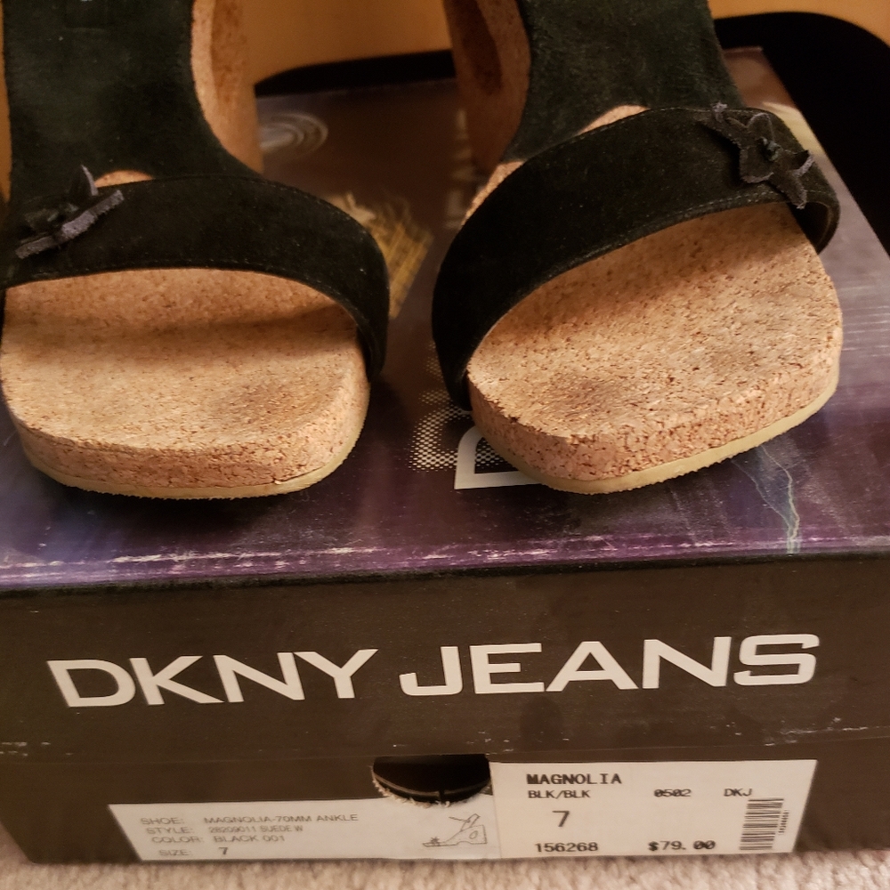 DKNY JEANS Ladies size 7 cork and suede wedge sandal - Picture 4 of 6